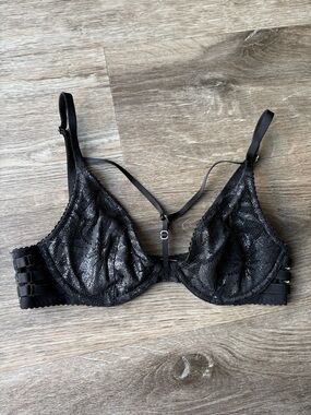 Victoria's Secret Black Lace Underwire Bra Very Sexy Unlined Plunge Strappy 32B